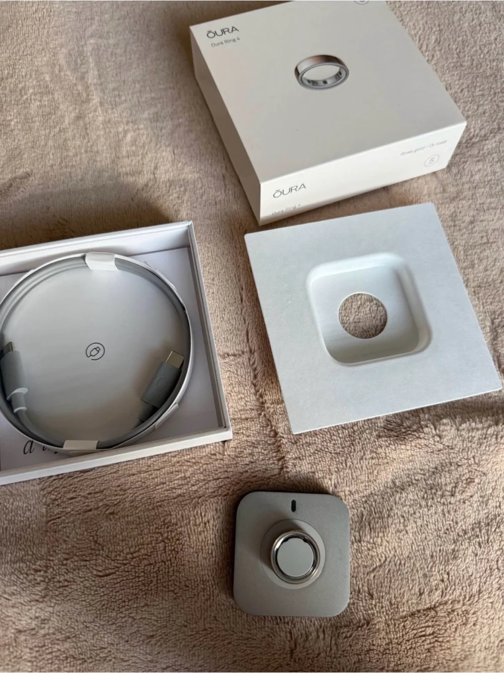 Oura Rose Gold Ring 4 with Silver Charging Dock